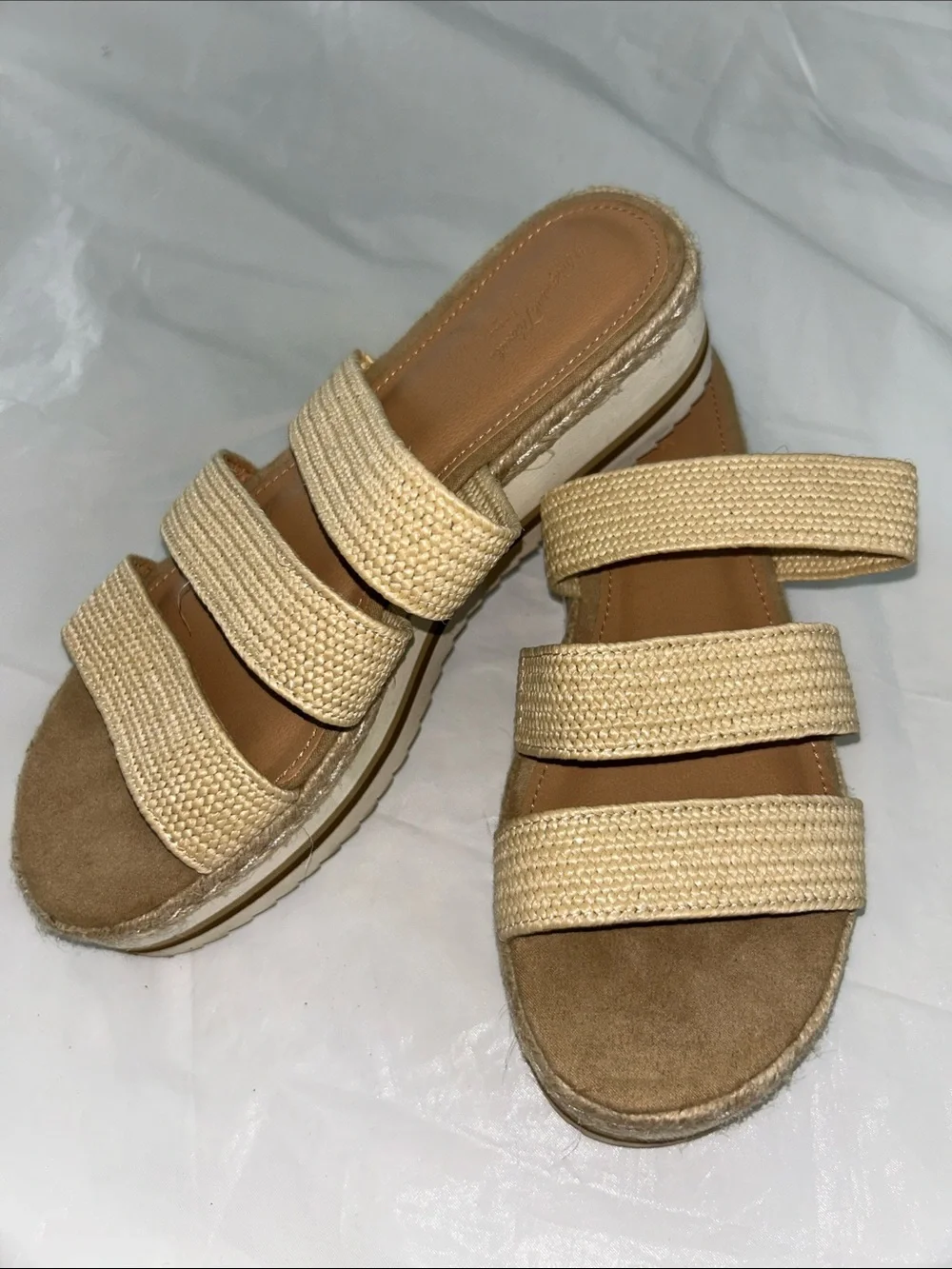 EUC Universal Thread Triple-strap Slide Sandals Size 6.5
